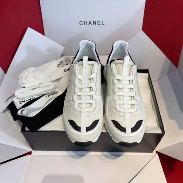 CHANEL 25A Sneakers