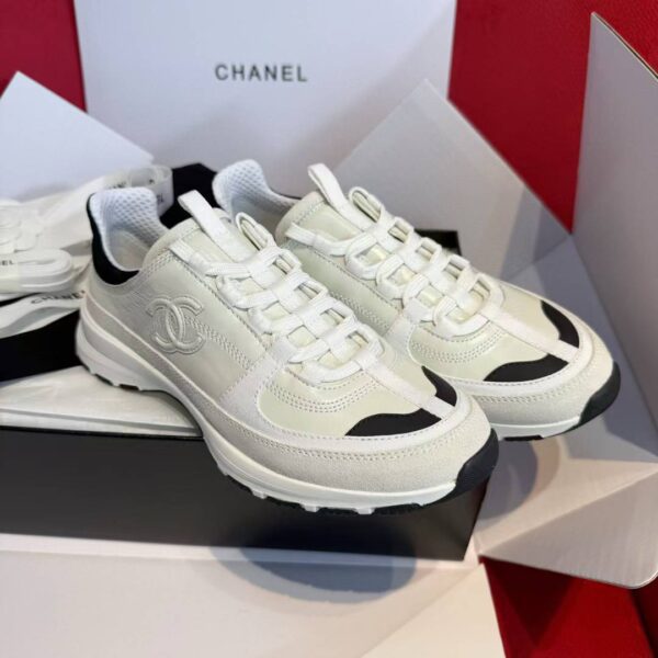CHANEL 25A Sneakers