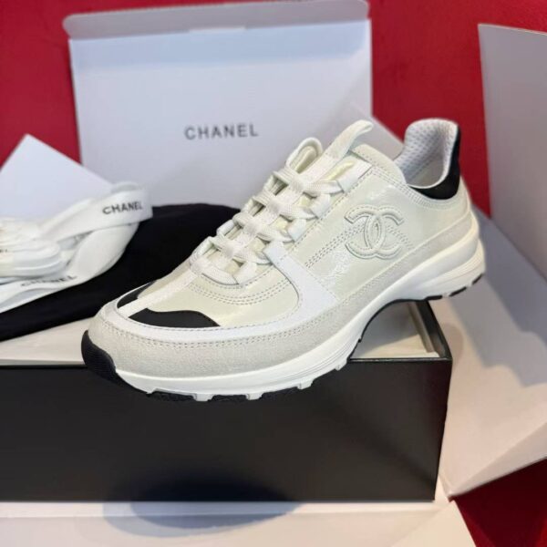 CHANEL 25A Sneakers