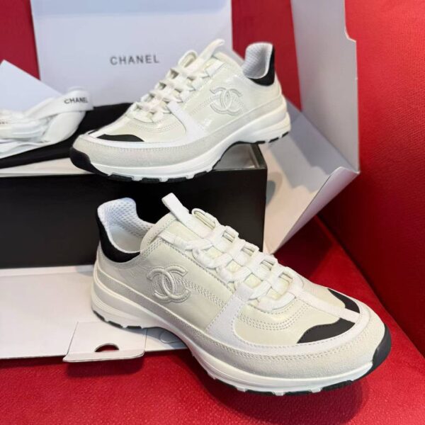 CHANEL 25A Sneakers