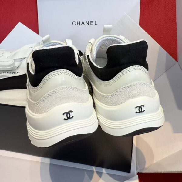 CHANEL 25A Sneakers