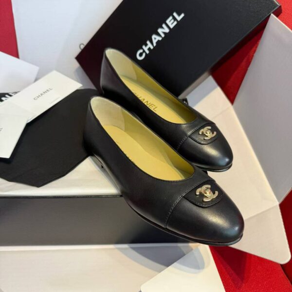 CHANEL Flat-soled casual shoes