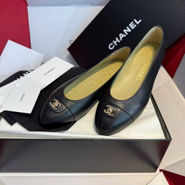 CHANEL Flat-soled casual shoes