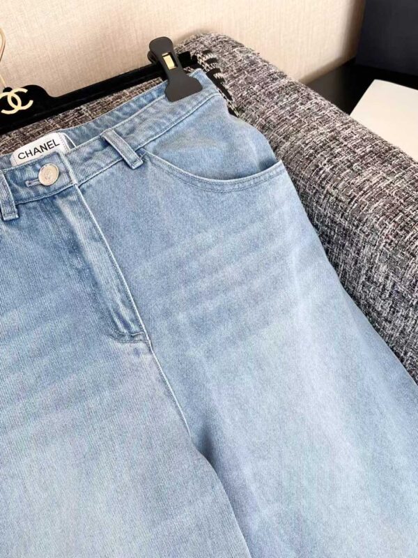 CHANEL Jeans