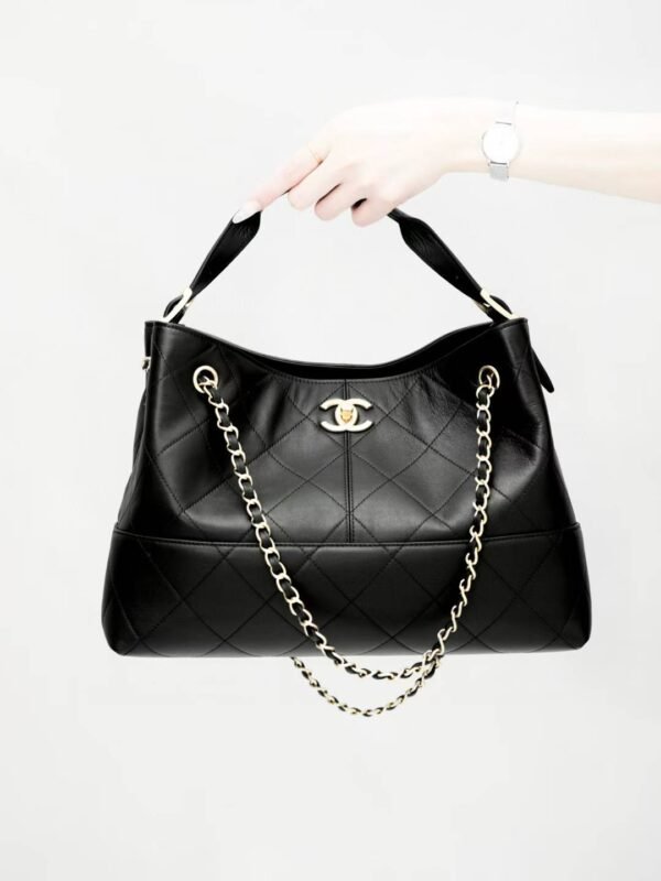 CHANEL SHOPPING BAG