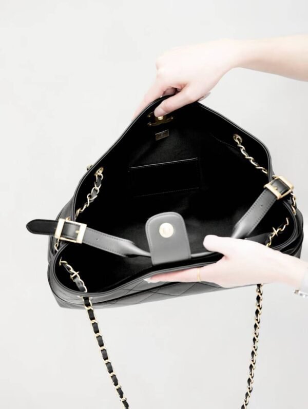 CHANEL SHOPPING BAG