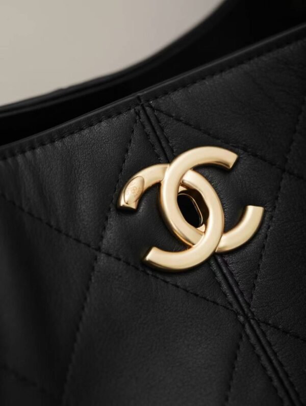 CHANEL SHOPPING BAG