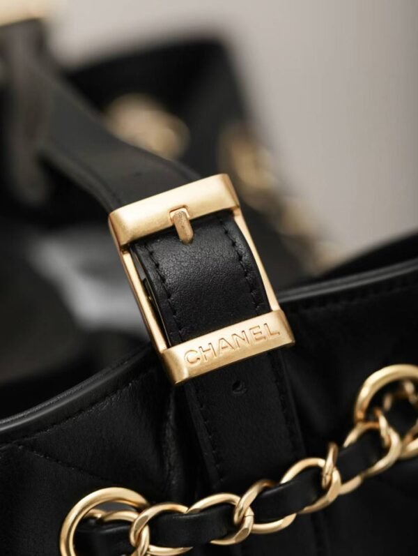 CHANEL SHOPPING BAG