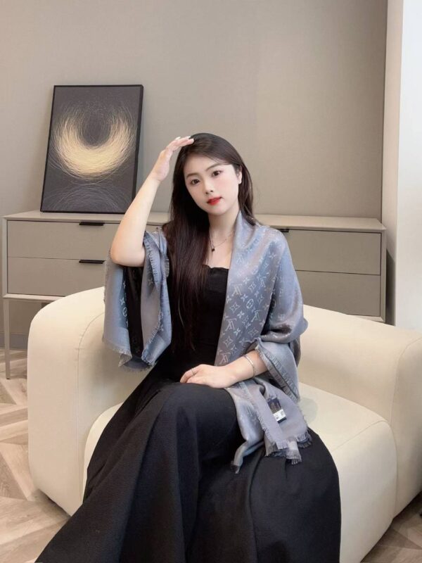 LOUIS VUITTON Scarf M75120