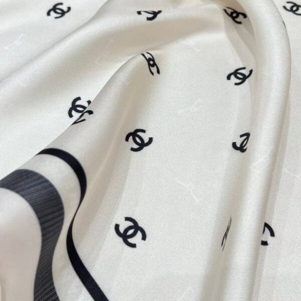 CHANEL Scarf