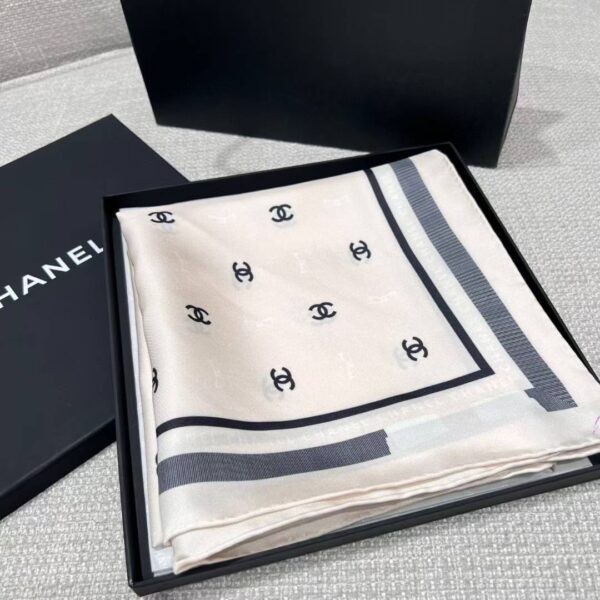 CHANEL Scarf