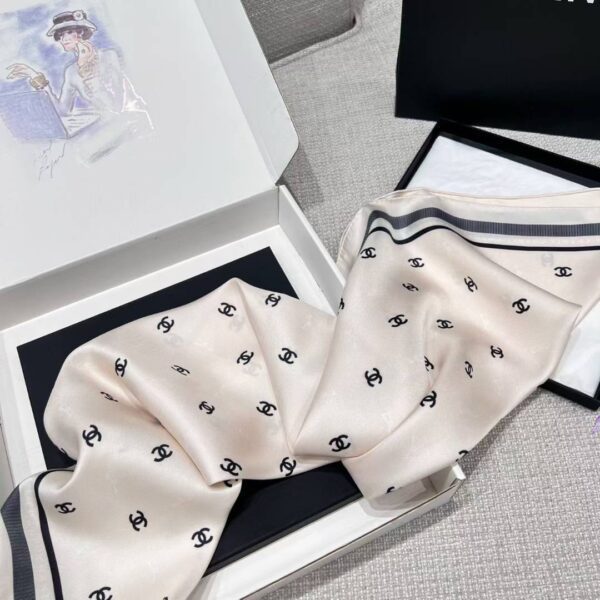 CHANEL Scarf