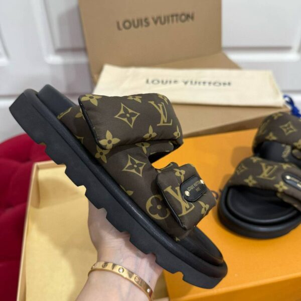 LV 2025 POLL Slippers