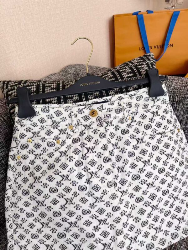 LOUIS VUITTON 25 New Kilt