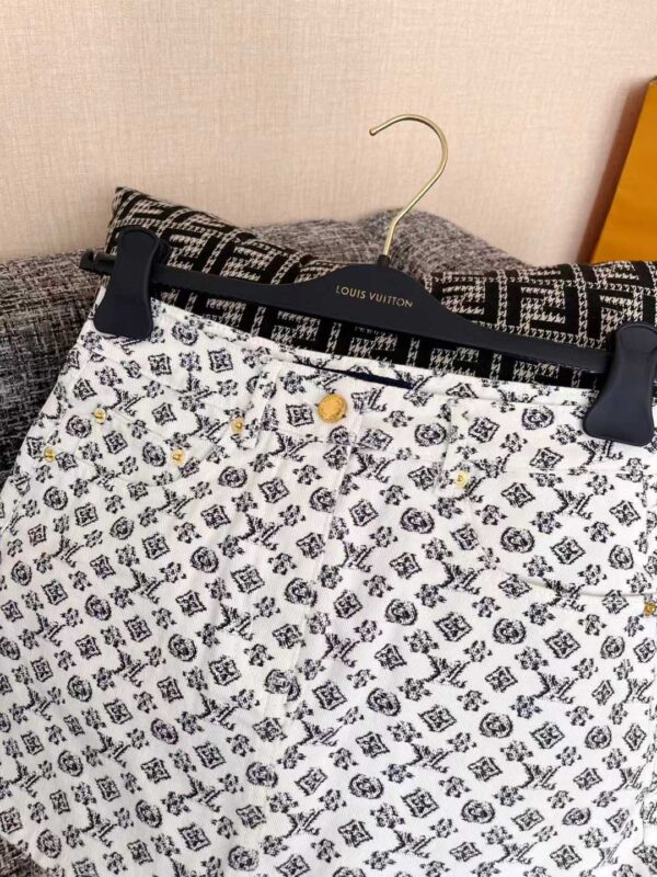 LOUIS VUITTON 25 New Kilt