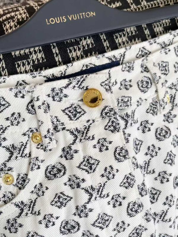 LOUIS VUITTON 25 New Kilt