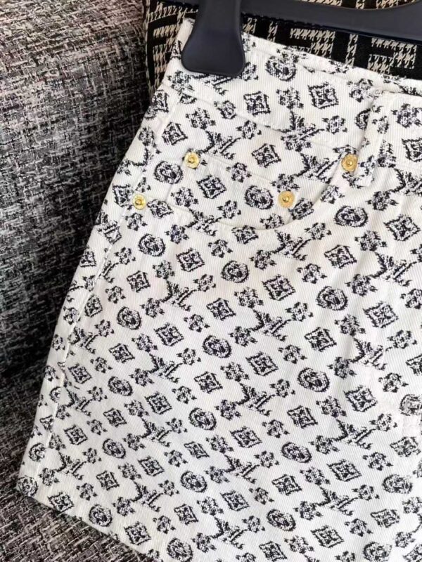 LOUIS VUITTON 25 New Kilt