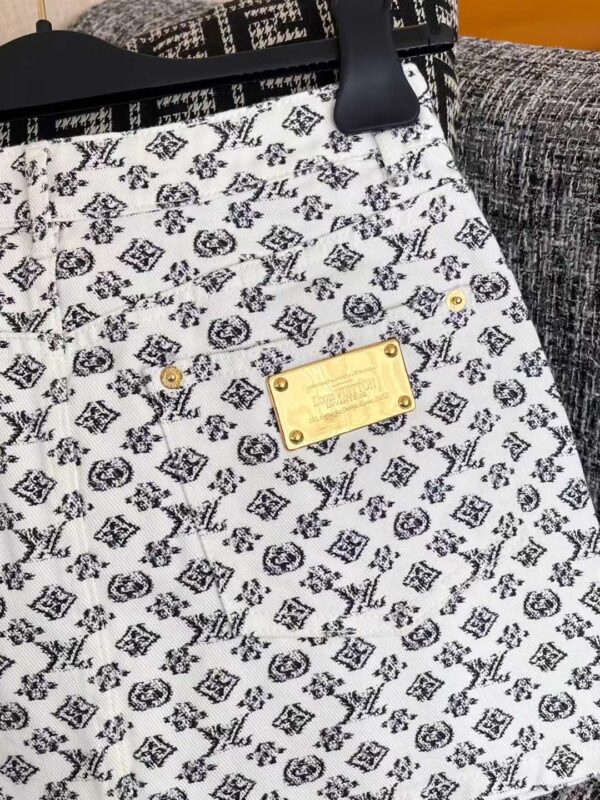 LOUIS VUITTON 25 New Kilt