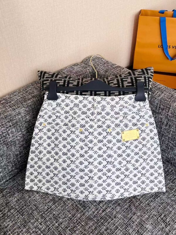 LOUIS VUITTON 25 New Kilt