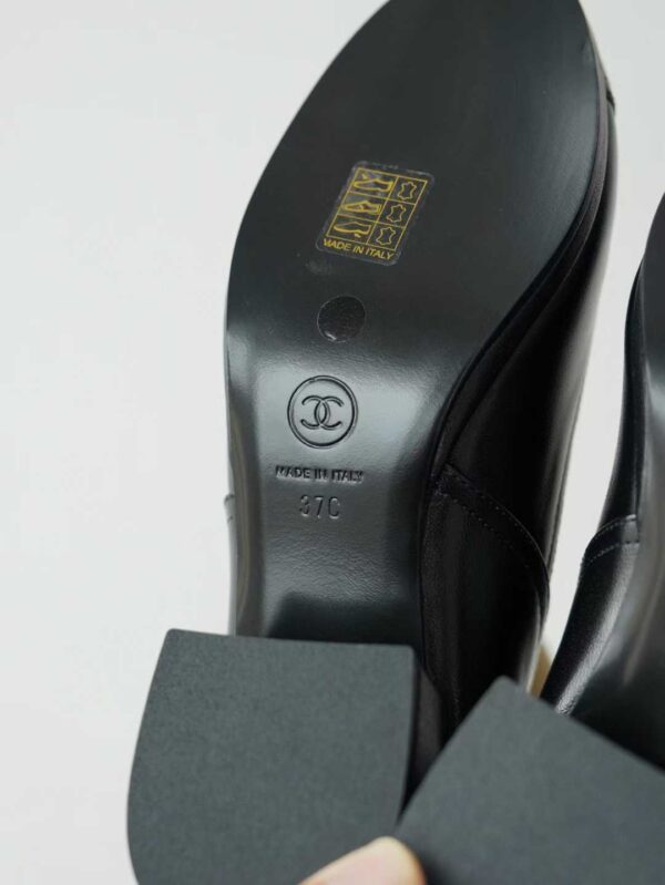 CHANEL New boots for autumn and winter