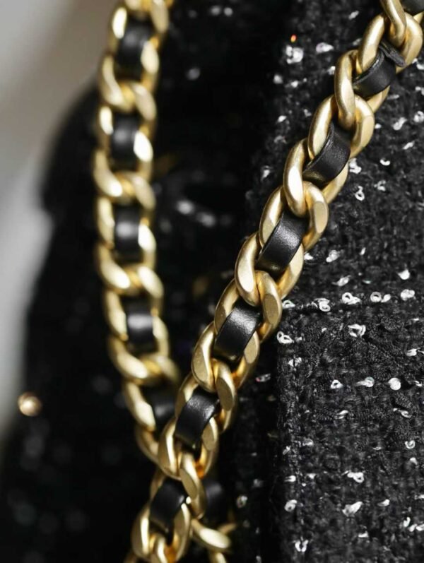 CHANEL 25 Small Handbag
