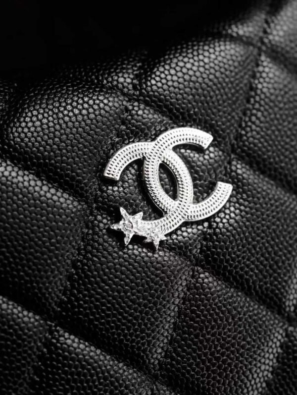 CHANEL 25B Clutch with chain