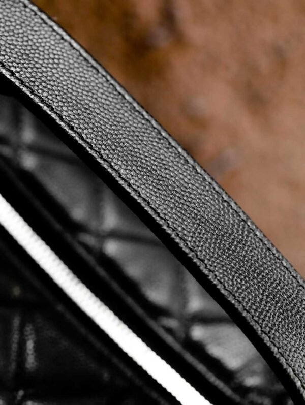 CHANEL 25B Clutch with chain