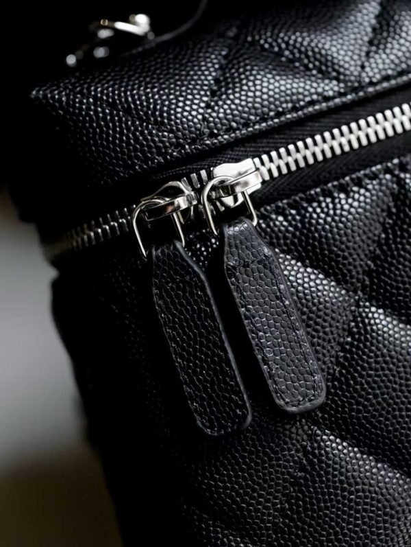 CHANEL 25B Clutch with chain