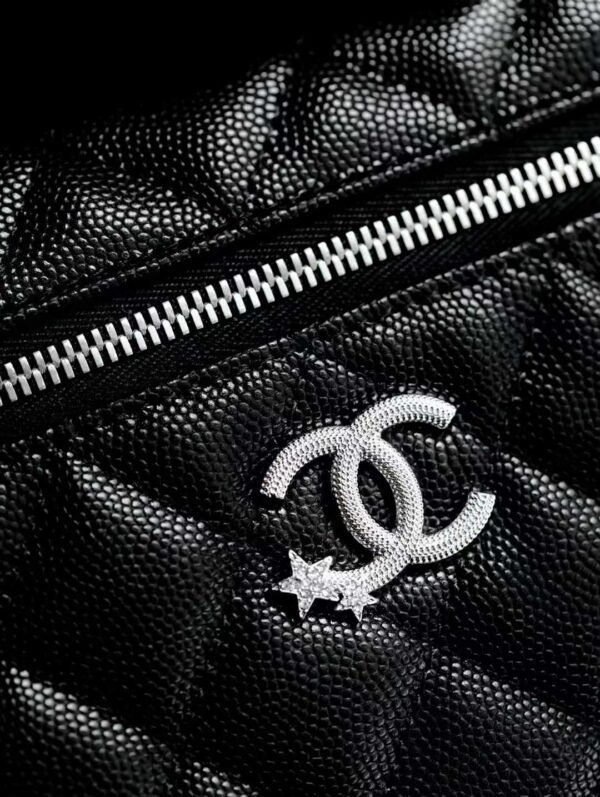 CHANEL 25B Clutch with chain