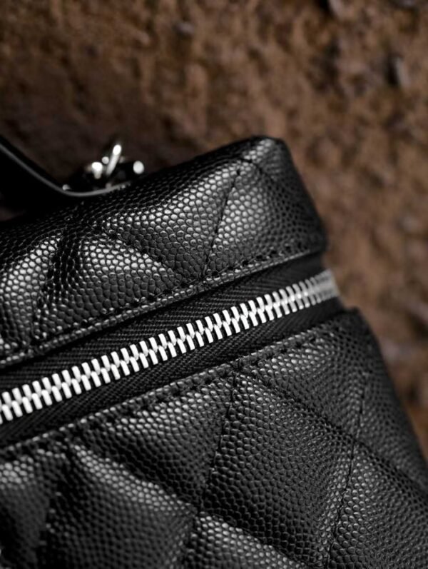 CHANEL 25B Clutch with chain