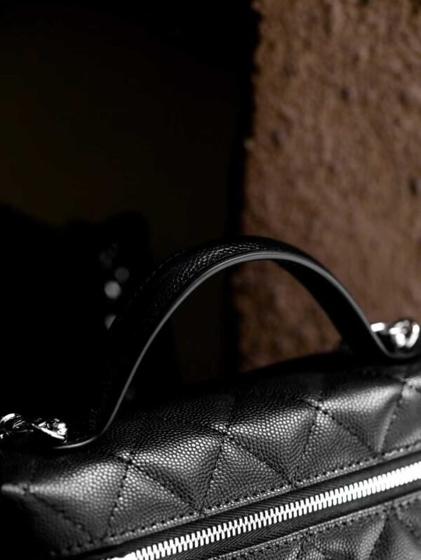 CHANEL 25B Clutch with chain