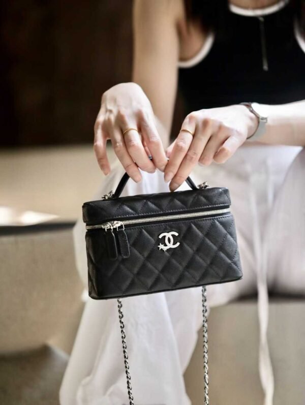 CHANEL 25B Clutch with chain