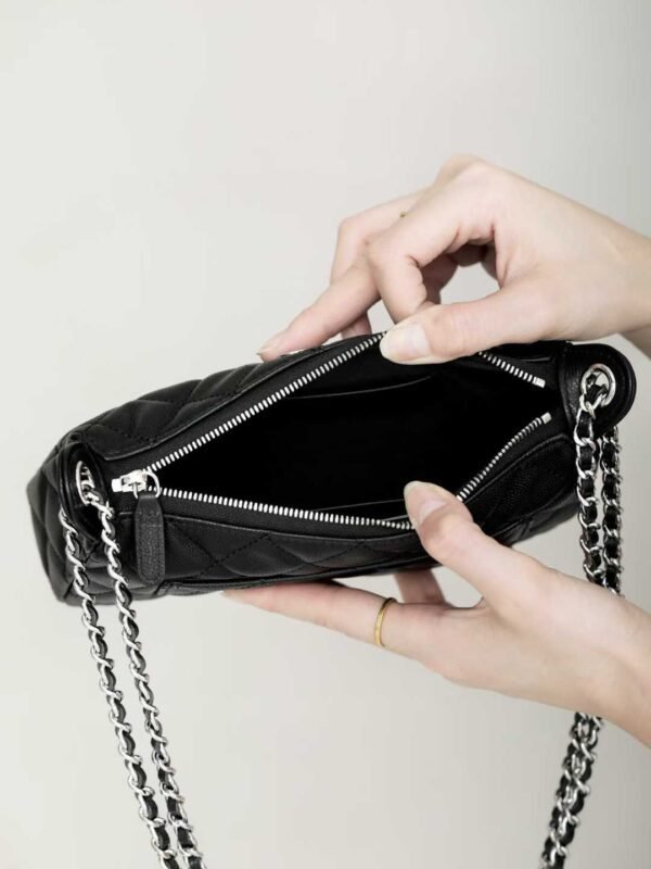 CHANEL 25B Clutch with chain