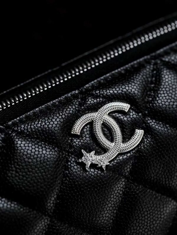 CHANEL 25B Clutch with chain
