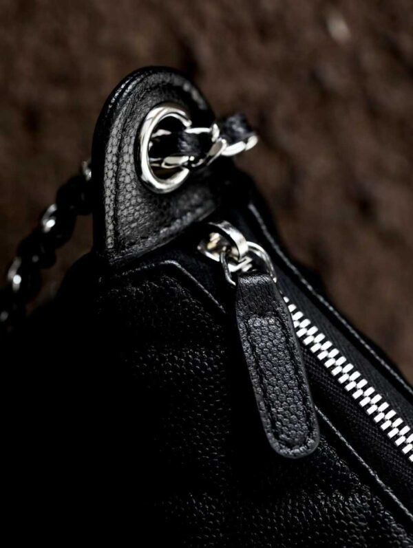 CHANEL 25B Clutch with chain