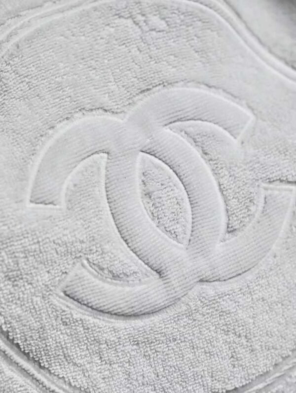 CHANEL 25M COCO BAECH BAG