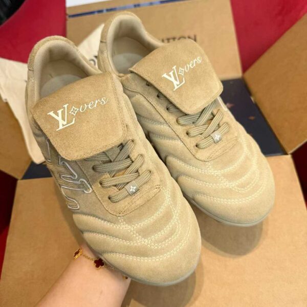 LOUIS VUITTON Sneakers