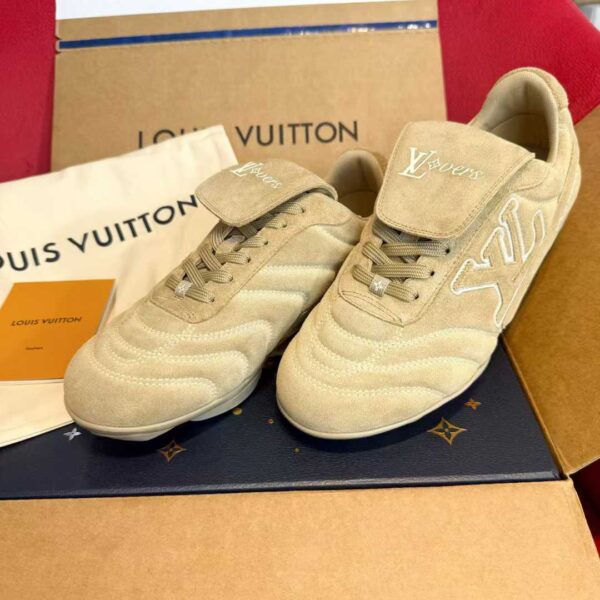 LOUIS VUITTON Sneakers