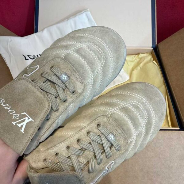 LOUIS VUITTON Sneakers