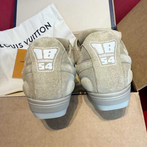 LOUIS VUITTON Sneakers