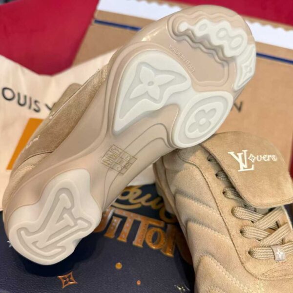 LOUIS VUITTON Sneakers