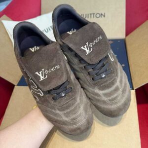 LOUIS VUITTON Sneakers