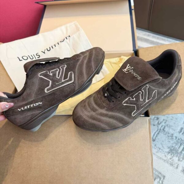 LOUIS VUITTON Sneakers