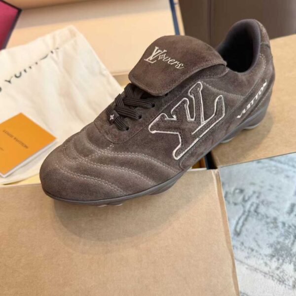 LOUIS VUITTON Sneakers