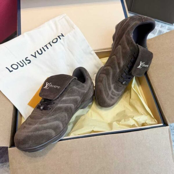 LOUIS VUITTON Sneakers