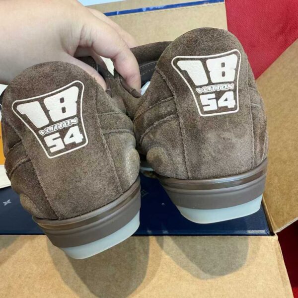 LOUIS VUITTON Sneakers