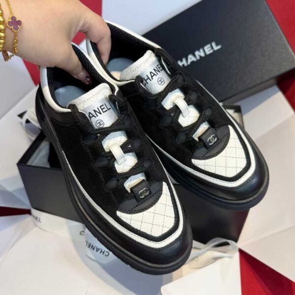CHANEL Sneakers