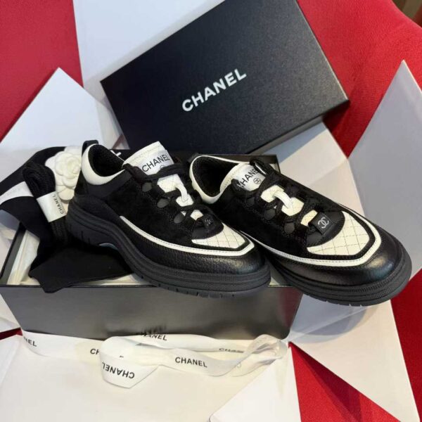 CHANEL Sneakers