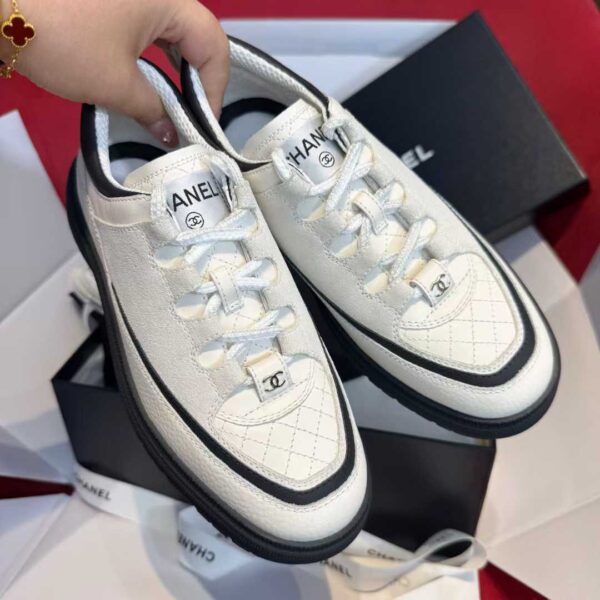 CHANEL Sneakers