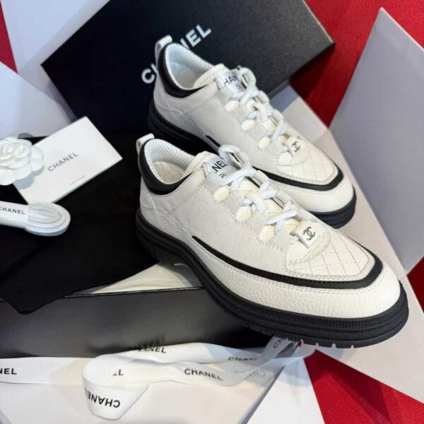 CHANEL Sneakers